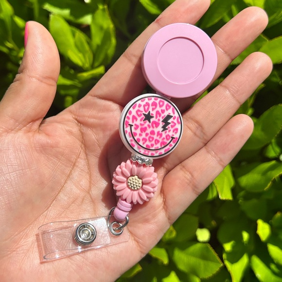 Smiley Face 🙂 Badge Reel - Picture 1 of 1